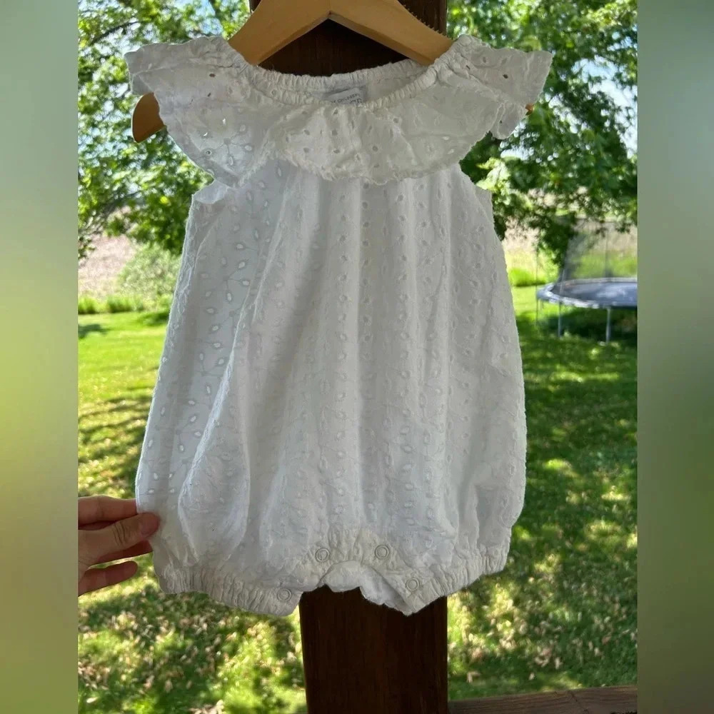 The children’s place size  6-9 months (5 for $30)​